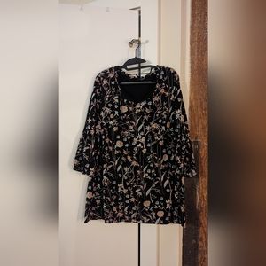 Pretty floral and black boho-chic tunic top, plus size, size 1x